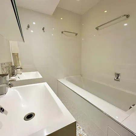 2 Bedroom Sea View Gallia Centre Parking * Канны