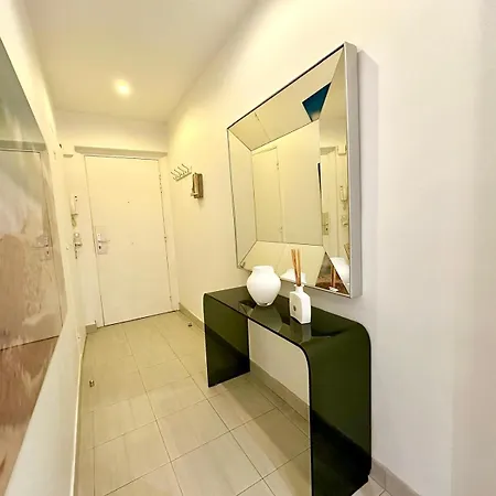 2 Bedroom Sea View Gallia Centre Parking Апартаменты