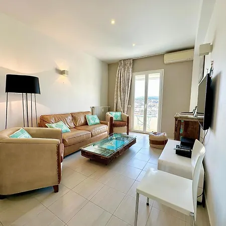 2 Bedroom Sea View Gallia Centre Parking *