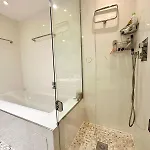 2 Bedroom Sea View Gallia Centre Parking *