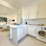 2 Bedroom Sea View Gallia Centre Parking *