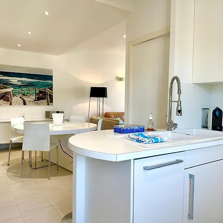2 Bedroom Sea View Gallia Centre Parking 아파트