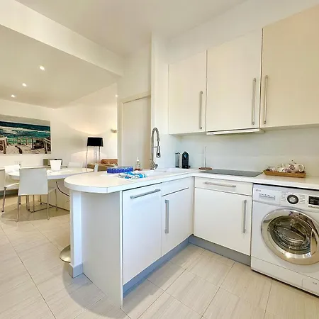 2 Bedroom Sea View Gallia Centre Parking *