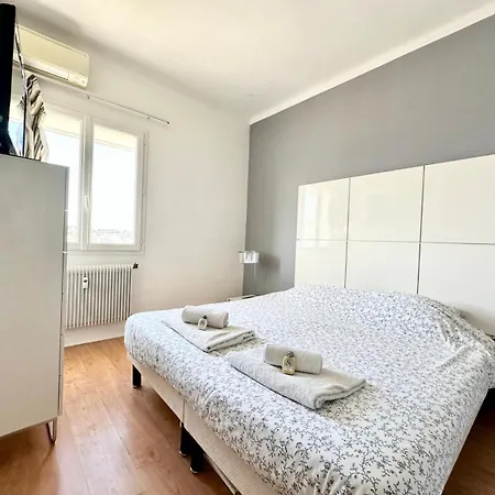 2 Bedroom Sea View Gallia Centre Parking *